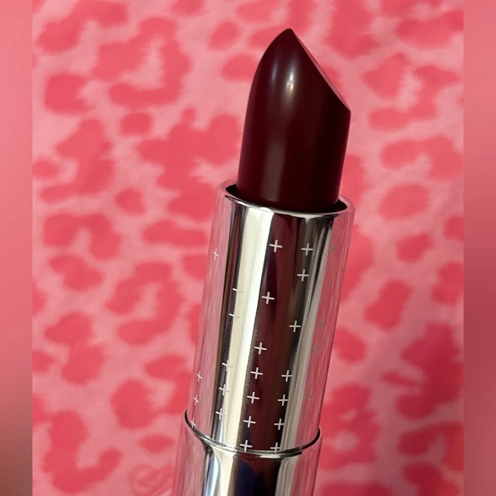 Luxurious Silver Lipstick - Smoking On Screen